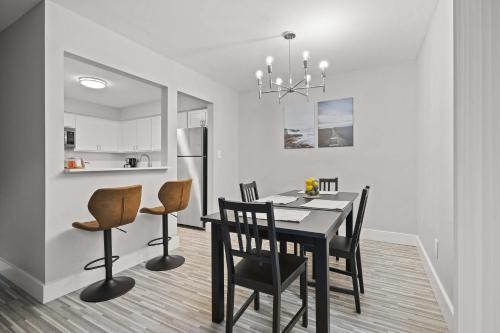 a kitchen and dining room with a table and chairs at Spacious & Stylish Stay in Rochester Prime Spot in Rochester Hills