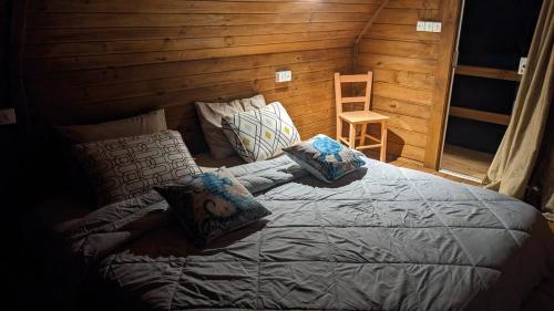 a bedroom with a large bed in a cabin at Penha Chalé frente mar privativo na Praia do Poá in Penha
