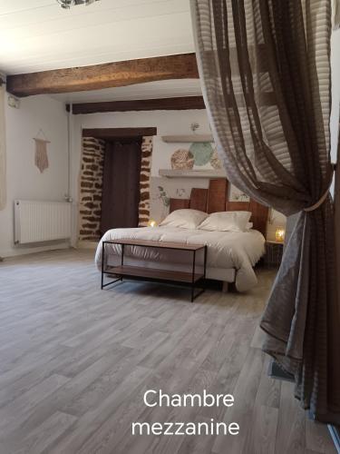 Postel nebo postele na pokoji v ubytování Maison au bord de l'eau