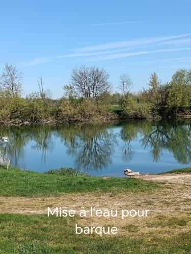 Θέα στο ποτάμι κοντά σε αυτή η παραθεριστική κατοικία
