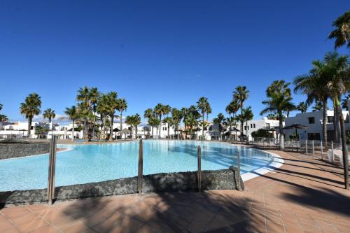 Bazén v ubytování Book Jet - OASIS CORRALEJO maxi-pool !renovated! nebo v jeho okolí