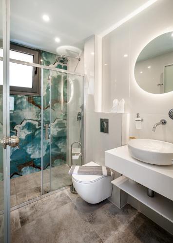 a bathroom with a toilet and a sink and a shower at UpArtments in Potos