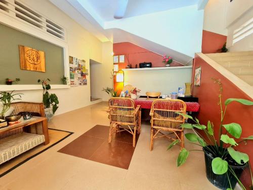 Η κουζίνα ή μικρή κουζίνα στο Mettā Guesthouse Kampot