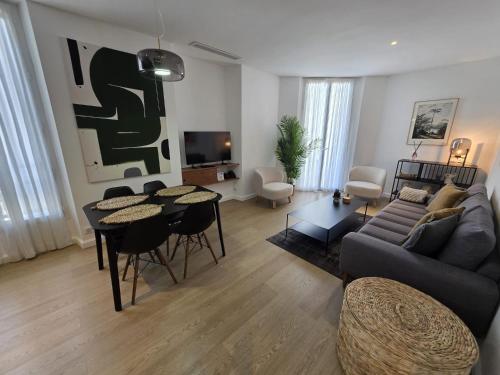 2 Bedrooms 5 min walk to Croisette