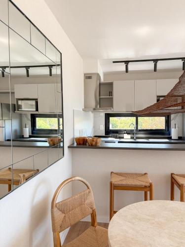 Dapur atau dapur kecil di Exceptional apartment 4 minutes from Carrasco Airport
