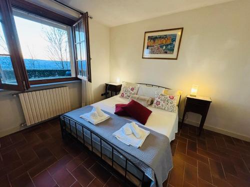Katil atau katil-katil dalam bilik di Villa Alida with pool Piemonte