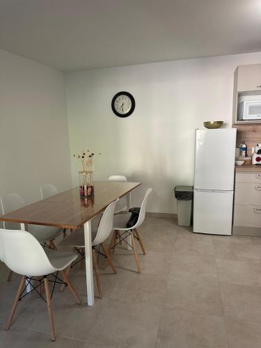 Photo de la galerie de l'établissement Appartement Terrasse & Piscine, à Saint-Martin-du-Var