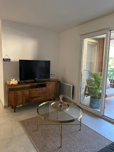 Photo de la galerie de l'établissement Appartement Terrasse & Piscine, à Saint-Martin-du-Var