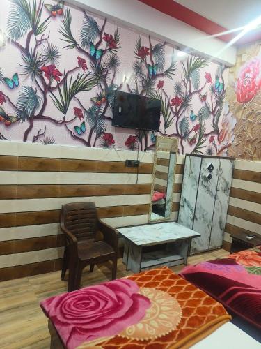 Ein Sitzbereich in der Unterkunft K D Dham Near Prem Mandir Iskcon temple Vrindavan