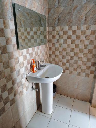 a bathroom with a sink and a mirror at Raj Hotel - Since 1960 in Sultānpur