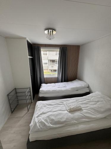 Katil atau katil-katil dalam bilik di Trolltunga Apt for up to 5 people with balcony