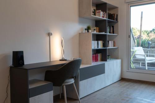 Photo de la galerie de l'établissement Appartement - terrasse à un pas de la plage, à La Rochelle