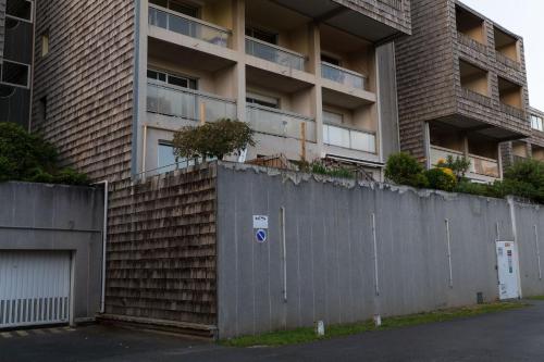 Photo de la galerie de l'établissement Appartement - terrasse à un pas de la plage, à La Rochelle