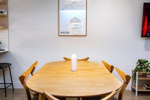 Φωτογραφία από το άλμπουμ του Separate Reality Retreat by Revelstoke Vacations σε Revelstoke