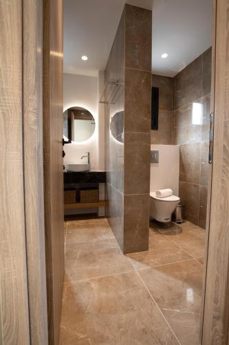 Un baño de Trinasus Hotel