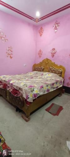 Ένα ή περισσότερα κρεβάτια σε δωμάτιο στο Rajiv Homestay