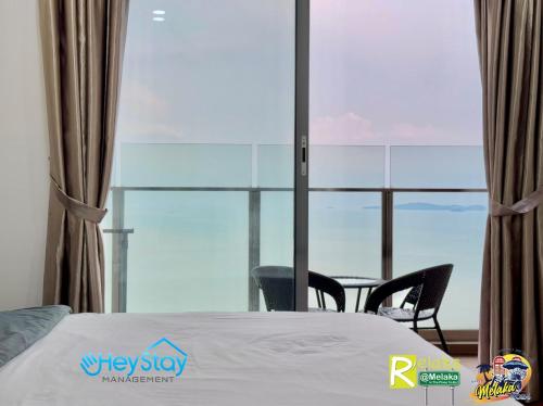 Cama o camas de una habitación en Silver Scape Residence Melaka Raya By Heystay Management