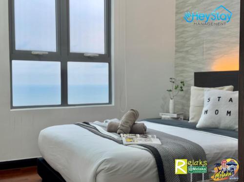 Cama o camas de una habitación en Silver Scape Residence Melaka Raya By Heystay Management