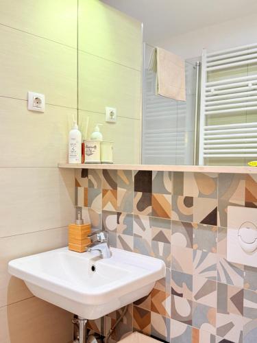 Midtown Studio Apartment