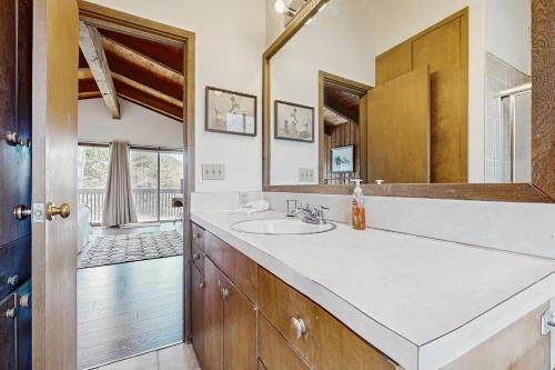 Mountain Valley Hideaway photo 3
