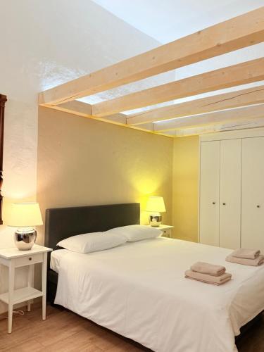 Katil atau katil-katil dalam bilik di Midtown Studio Apartment
