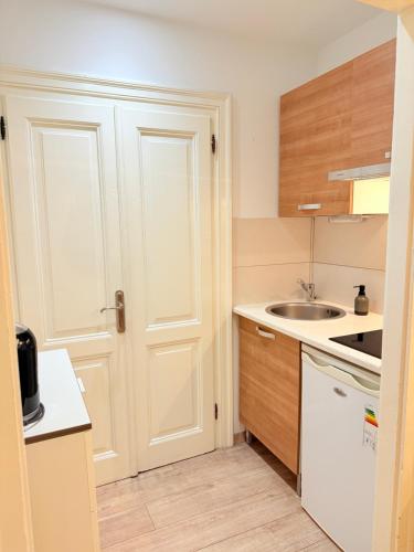 Midtown Studio Apartment