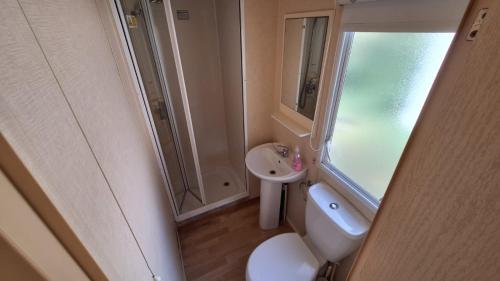 a small bathroom with a toilet and a sink at kraina jezior in Skorochow