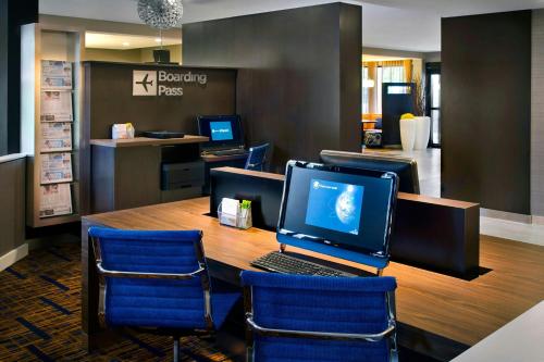 an office with a desk with a laptop computer on it at Courtyard By Marriott Hartford Windsor Airport in Windsor