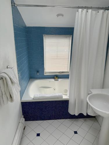 Ένα μπάνιο στο Somerset House Inn