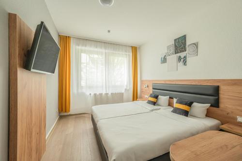 Postel nebo postele na pokoji v ubytování Hotel Gute Hoffnung Pforzheim