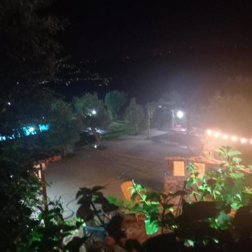 a night view of a parking lot with lights at Casas Coração in Codeçoso