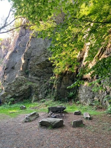 a group of rocks on the ground next to a mountain at Chaloupka ve skalách u rybníka na úchvatné stezce z Kutné Hory do historického Malešova in Miskovice