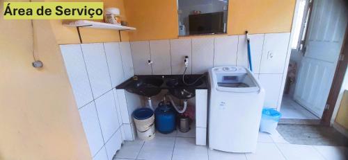Kuchyň nebo kuchyňský kout v ubytování Casa e conforto na praia, simples e aconchegante - Mucuri, Ba
