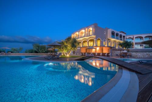 Gallery image of Elegance Luxury Executive Suites - Adults Only in Tragaki
