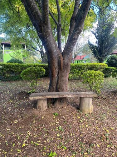 Taman di luar RECANTO FLORES DA MONTANHA- via fácil ASFALTO, VISTA das Montanhas