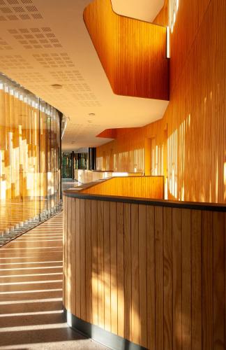 a lobby with wood paneling and a bar at Las Majadas Hotel & Centro de Reuniones in Pirque