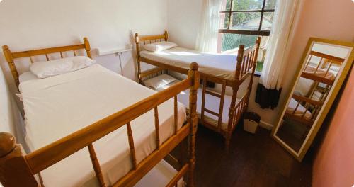 Postel nebo postele na pokoji v ubytování Garibaldi Hostel & Pub