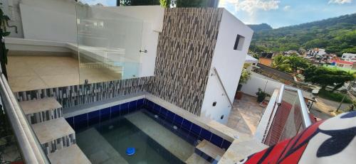 Hồ bơi trong/gần Elegante, hermoso, equipado en Villeta