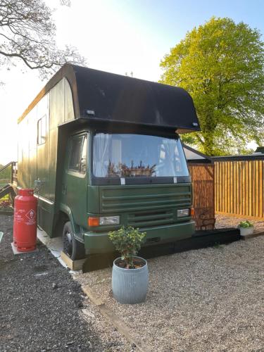 Theddlethorpe Saint HelenにあるTheddlethorpe Horsebox Glampingのギャラリーの写真