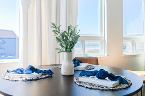 Φωτογραφία από το άλμπουμ του 2 Cayucan Bungalows Steps to Beach Shared Lounge Sleeps 12 σε Cayucos
