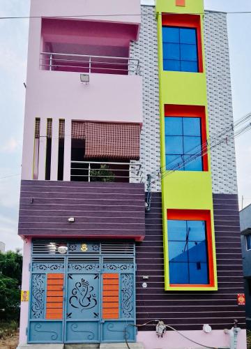 a building with colorful doors and windows at Sree Paradise Homestay in Tiruvannāmalai