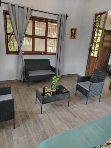 a living room with couches and a coffee table at Casa Quinta Luna in Homún