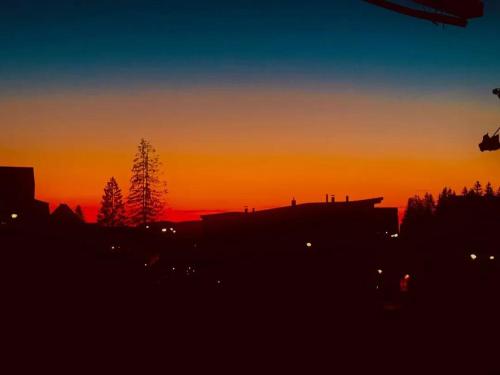 Amanecer o atardecer desde la casa o chalet o alrededores