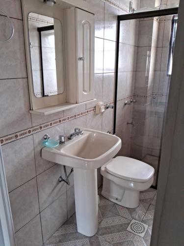 Koupelna v ubytování Apartamento inteiro no centro - 1 cama casal e solteiro, fronteira Brasil-Uruguai