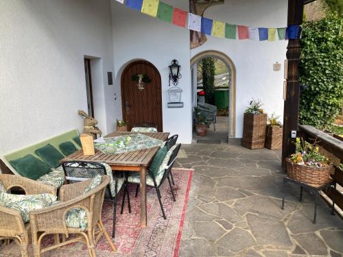Ferienhaus Wieswaldにあるパティオまたは屋外エリア