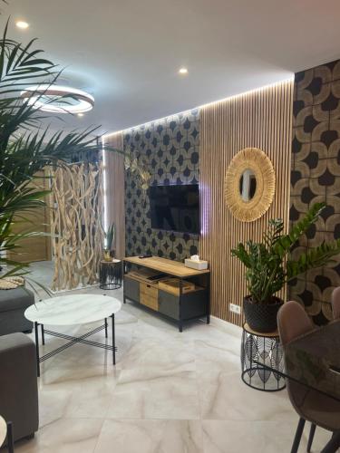 a lobby with a bench and a table and plants at BENILOVE en PLAYA in Benidorm