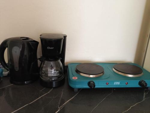 a coffee maker and a blender on a counter at Departamento Avenida Peru in Viña del Mar