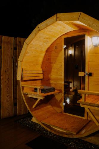 Fotografie z fotogalerie ubytování Domek nad Jeziorem Okrągłe plaża, pomosty wędkarskie, kajaki, jacuzzi, sauna v destinaci Wygon