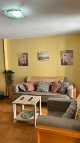 Ruang duduk di Duplex Luarca
