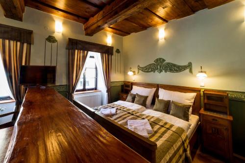 Giường trong phòng chung tại Apartments Kajovska 63